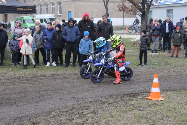 В Покровске прошли соревнования по детскому мотокроссу