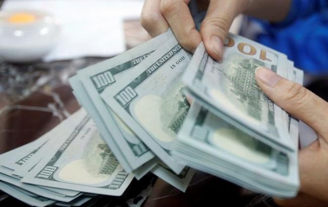 Курс валют: доллар в обменниках немного подешевел
