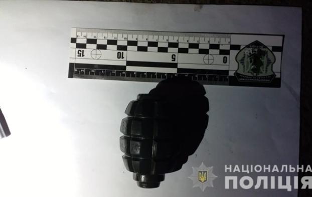 В Ужгороде мужчина с гранатой ограбил АЗС
