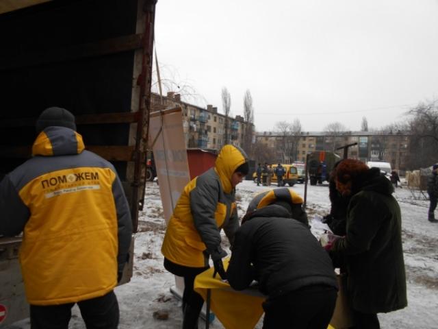 Штаб Ахметова: Пострадавшим в Украинске  доставили продукты и лекарства