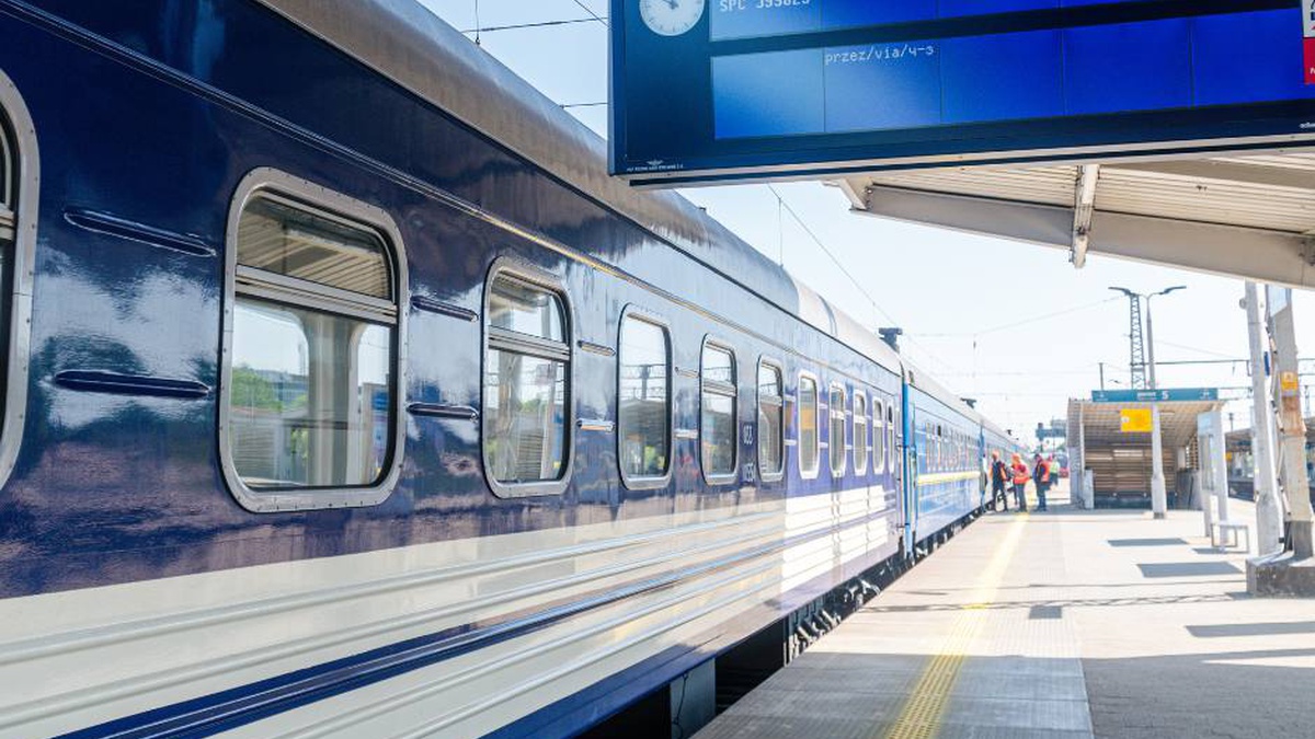 Укрзализныця позволит своим пассажирам сесть на другой поезд из-за забастовок в Польше