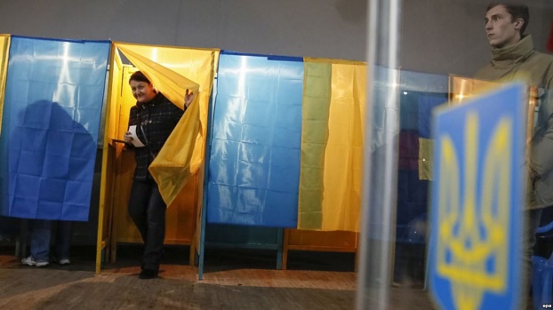 Украинцам напомнили о запрете фотосъемки в избирательных кабинках