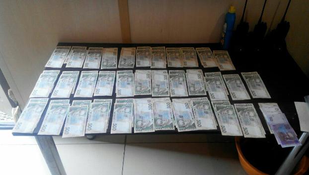 Через КПВВ «Новотроицкое» женщина пыталась провезти почти 35 тыс. грн 