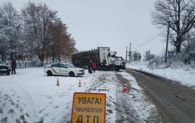 Снегопад в Украине: в полиции насчитали почти 1200 ДТП