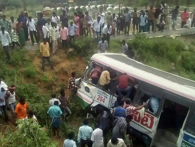 В Индии в результате аварии погибли 50 пассажиров автобуса