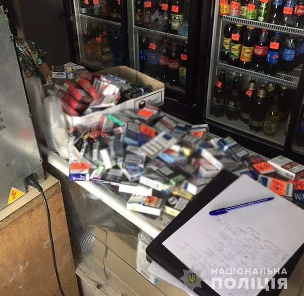 В Мариуполе изъято 1300 пачек сигарет и 30 литров суррогатного алкоголя