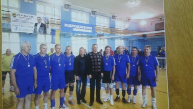 Ветераны волейбола из Красноармейска тряхнули стариной и выиграли «золото»