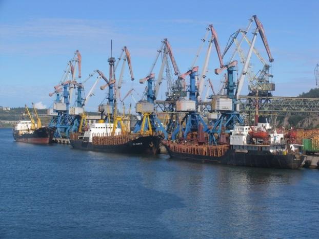 Порты Мариуполя и Бердянска перешли на четырехдневный график