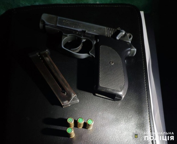 В Покровске у 20-летнего парня изъяли пистолет