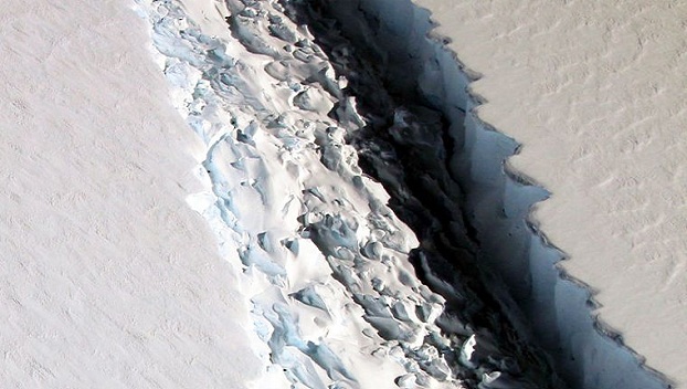На территории Антарктиды появилась еще одна гигантская трещина 