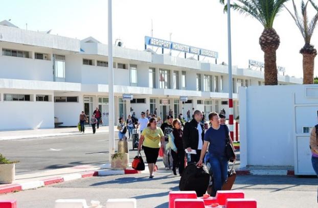 Часть застрявших в Тунисе украинских туристов вернулась домой