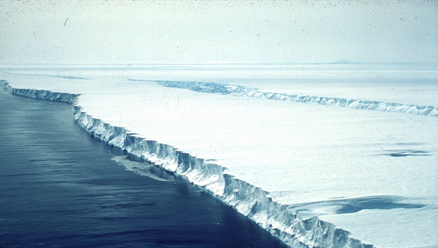 От Антарктиды отделился крупный ледник