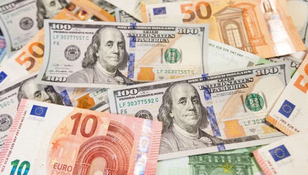 Украинцам разрешили покупать наличную валюту