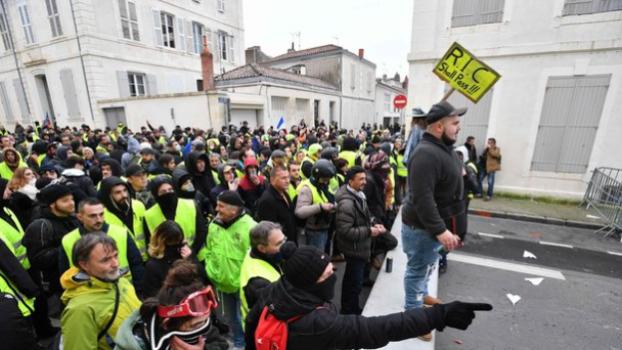Во время новых протестов «желтых жилетов» во Франции начались массовые задержания 