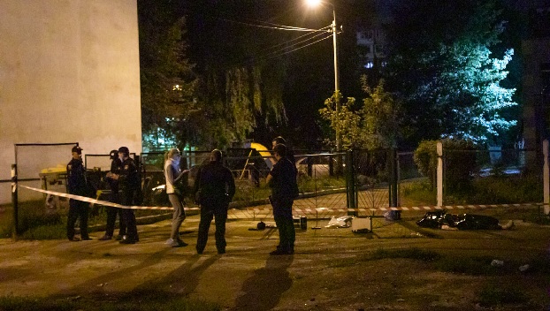 В Киеве мужчина убил жену и перерезал себе горло