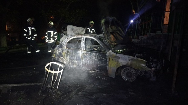 В Мариуполе ночью сгорел автомобиль