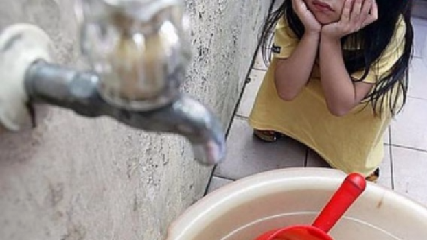 В Ясиноватой из-за порыва водопровода без воды осталось около 2 тысяч домов
