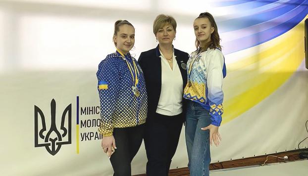 Победительницы чемпионата Киева по спортивной аэробике – две атлетки с Донетчины