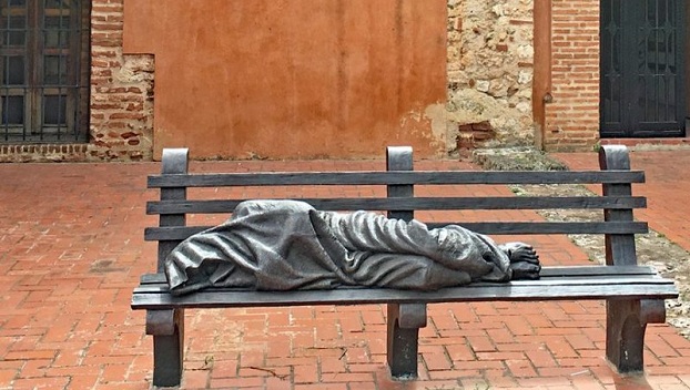 В Рио-де-Жанейро поставили скульптуру «Бездомный Иисус»