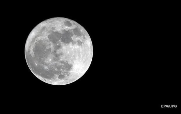 На Луне обнаружено неизвестное вещество