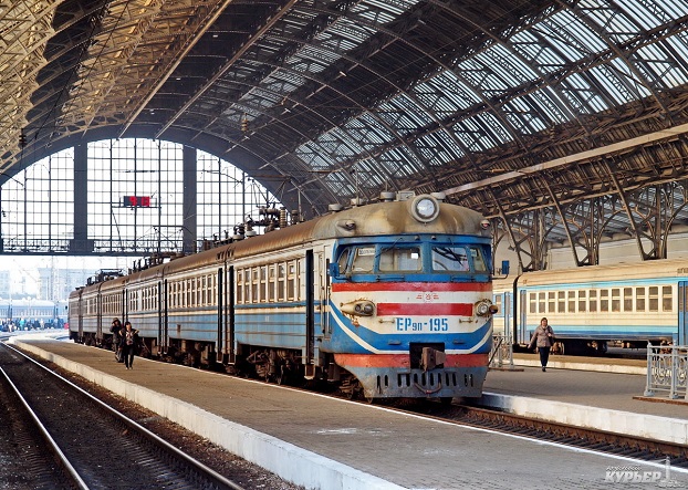 В каких областях Украины возобновят движение поездов,  в каких – только электричек