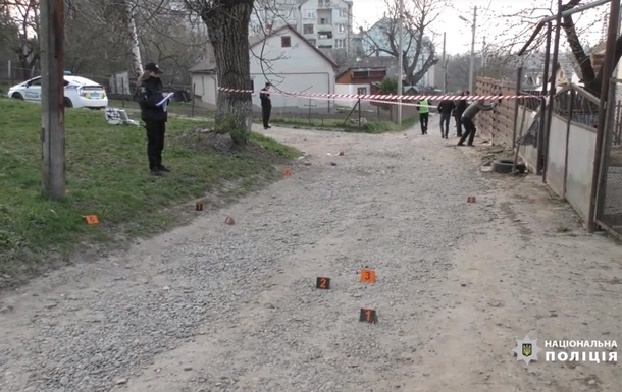 В Черновцах неизвестный на улице выстрелил в мужчину