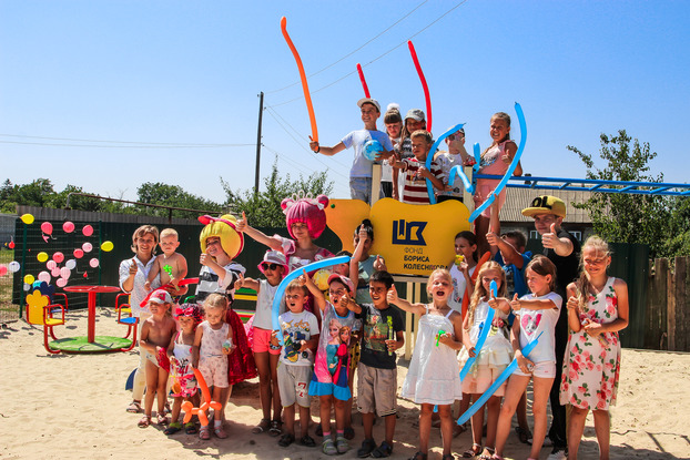 Фонд Бориса Колесникова установит 100 детских площадок в Донецкой области