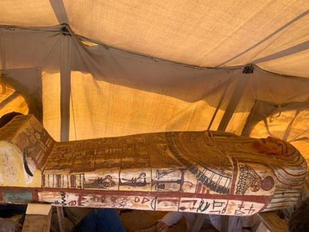 В Египте на глубине 11 метров нашли десятки нетронутых саркофагов