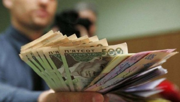 Средняя зарплата в Украине превысила 10 тысяч грн — Госстат