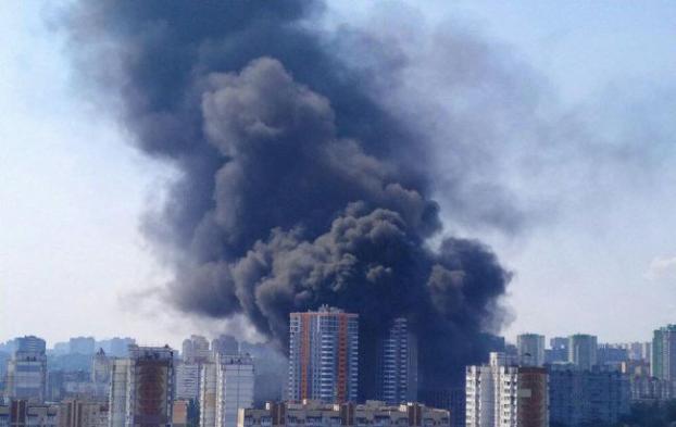 В Киеве произошел масштабный пожар на стройке