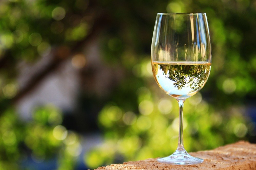 Белое вино: пять фактов о пользе напитка