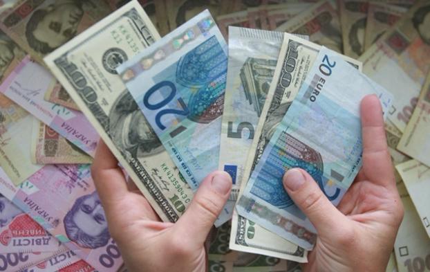 В течение года работающие в Польше украинцы переслали около 100 миллиардов гривень