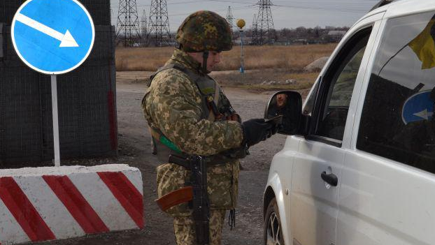 На линии разграничения в Донбассе конфискованы товары и десятки миллионов гривень 