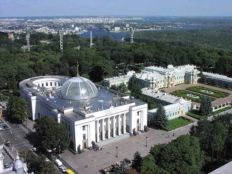Коронавирус в Украине: На внеочередном заседании Рада рассмотрит пакет законов