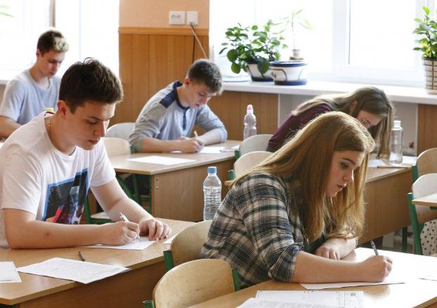 Под 13 тысяч школьников планируют сдавать ВНО на Донбассе