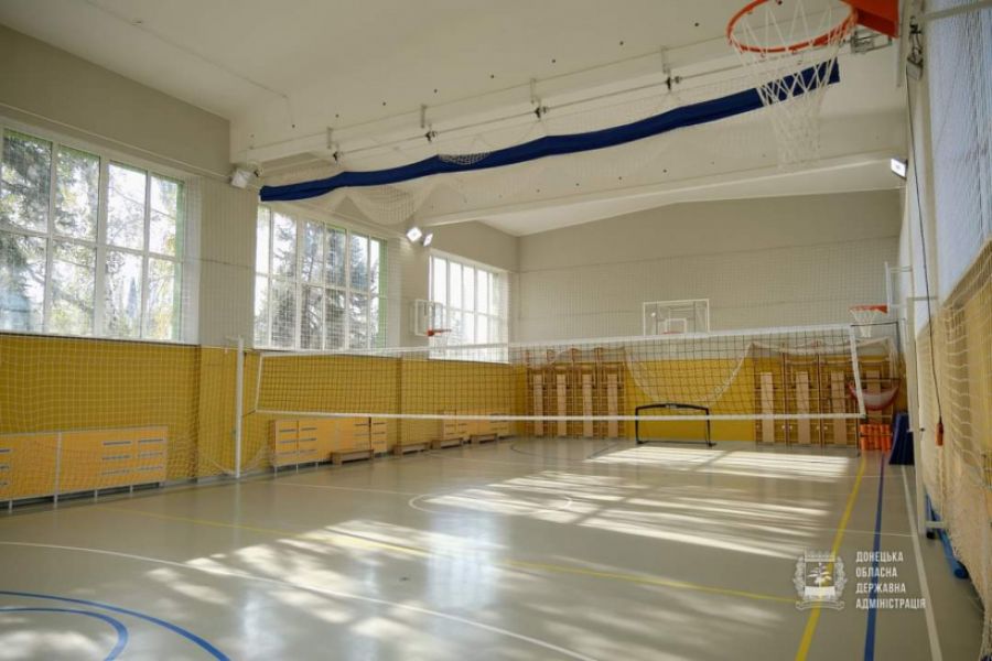 Зеленский посетил школу в Мариуполе, отремонтированную по программе Большое строительство