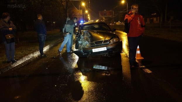 В Мариуполе произошло ДТП с участием такси: есть пострадавшие