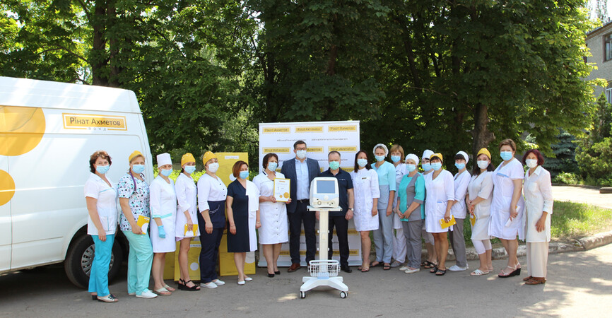 Инфекционная больница Константиновки получила аппарат ИВЛ от Фонда Рината Ахметова