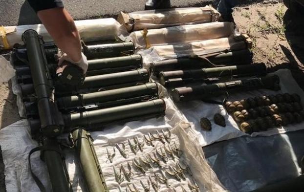 В Луганской области СБУ задержала троих военных при продаже 12 гранатометов 