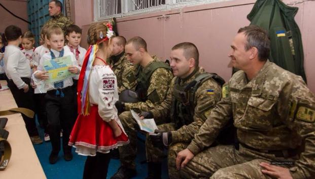 Военные и дети в Краматорске похвастались умениями перед 6 декабря