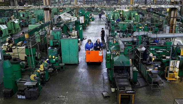 Промышленность в Украине продолжает падать, но не так быстро