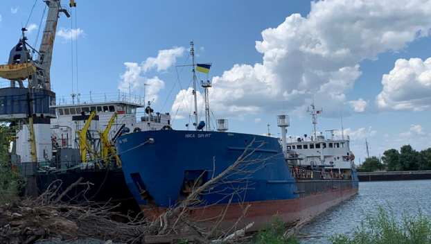 Моряки с задержанного в Украине российского судна едут домой 