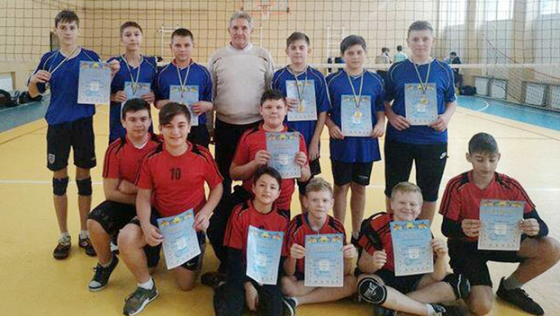 Волейболисты Покровска заняли первое место на чемпионате области