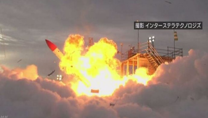 Частная японская ракета упала на землю и взорвалась