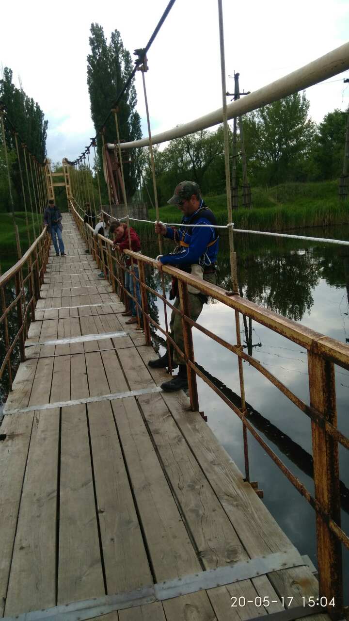 подвесной мост через реку