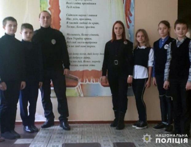 В Мирнограде полицейские вместе со школьниками отметили  День Соборности Украины