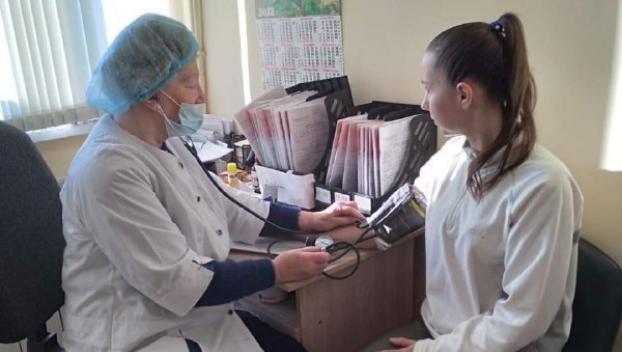 На Луганщине врач закрыл собой роженицу во время обстрела