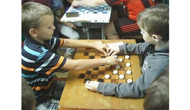 В Покровском центре «Спорт для всех» прошел турнир по шашкам среди юношей