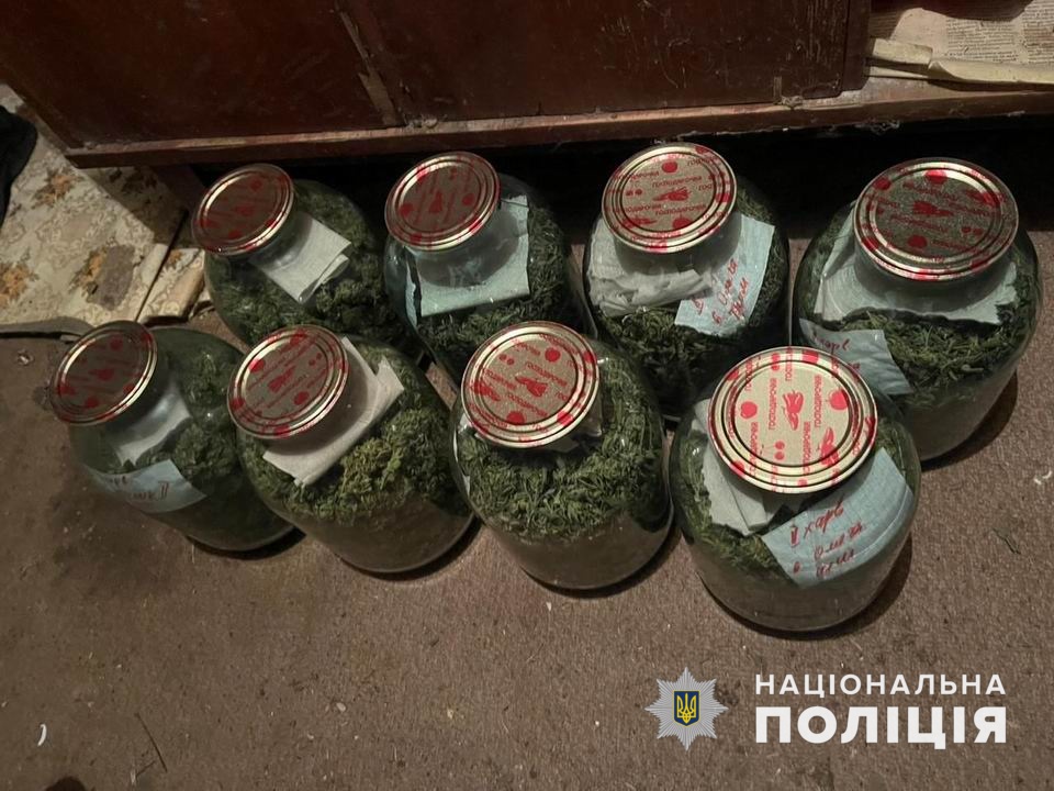 В Краматорске у мужчины изъяли "наркотическую консервацию"