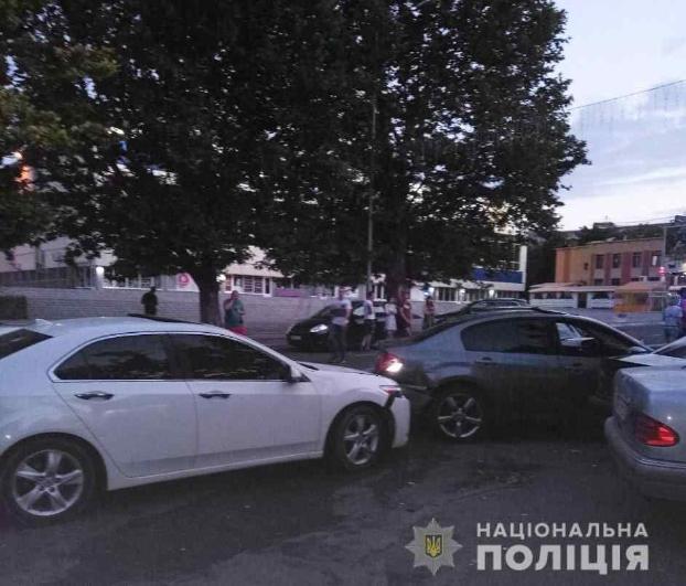 На Одесчине пьяный киевлянин протаранил на своем авто пять машин